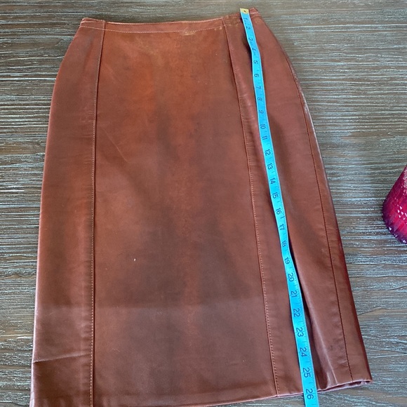 Creation Jez Montreal, ladies brown leather skirt in size 3. - Picture 8 of 8